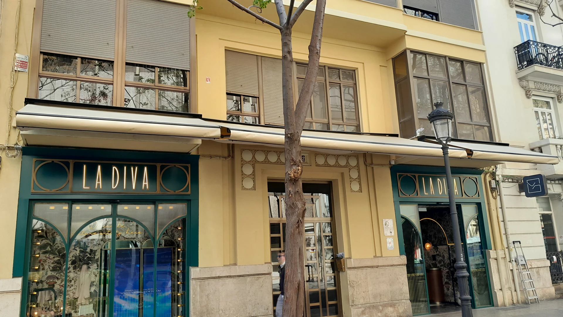 ABSORBRELLA AWNING (4)