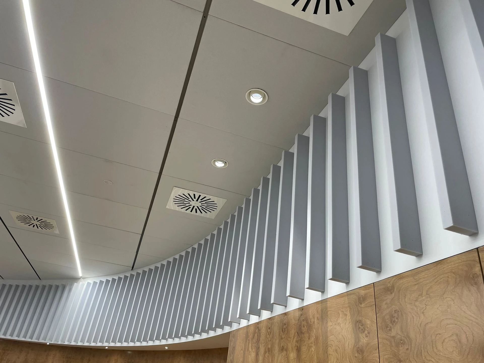 GREY LINEAR - BBVA MADRID